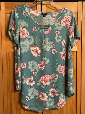 Short sleeve shirt, size 0, multi color